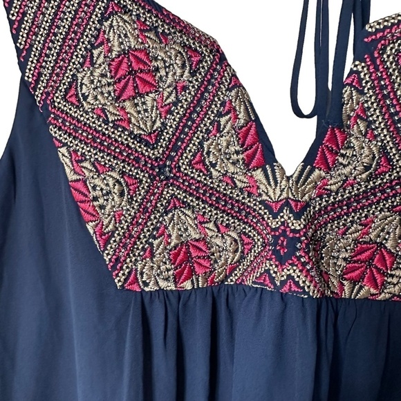 Fifth & Park High Low Dress With an Embroidered/Beaded Neckline Size 12 - Picture 4 of 12